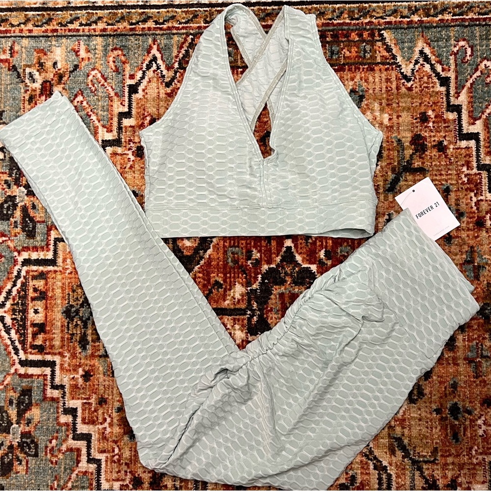 Forever 21 Honeycomb Workout Set - Picture 3 of 6